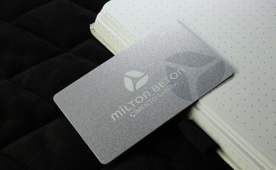 Kalın PVC + Gümüş Simli Yüzey + Yaldız Baskılı + Çift Yönlü + Renkli Baskılıㅤㅤㅤㅤㅤㅤㅤ500 Adet